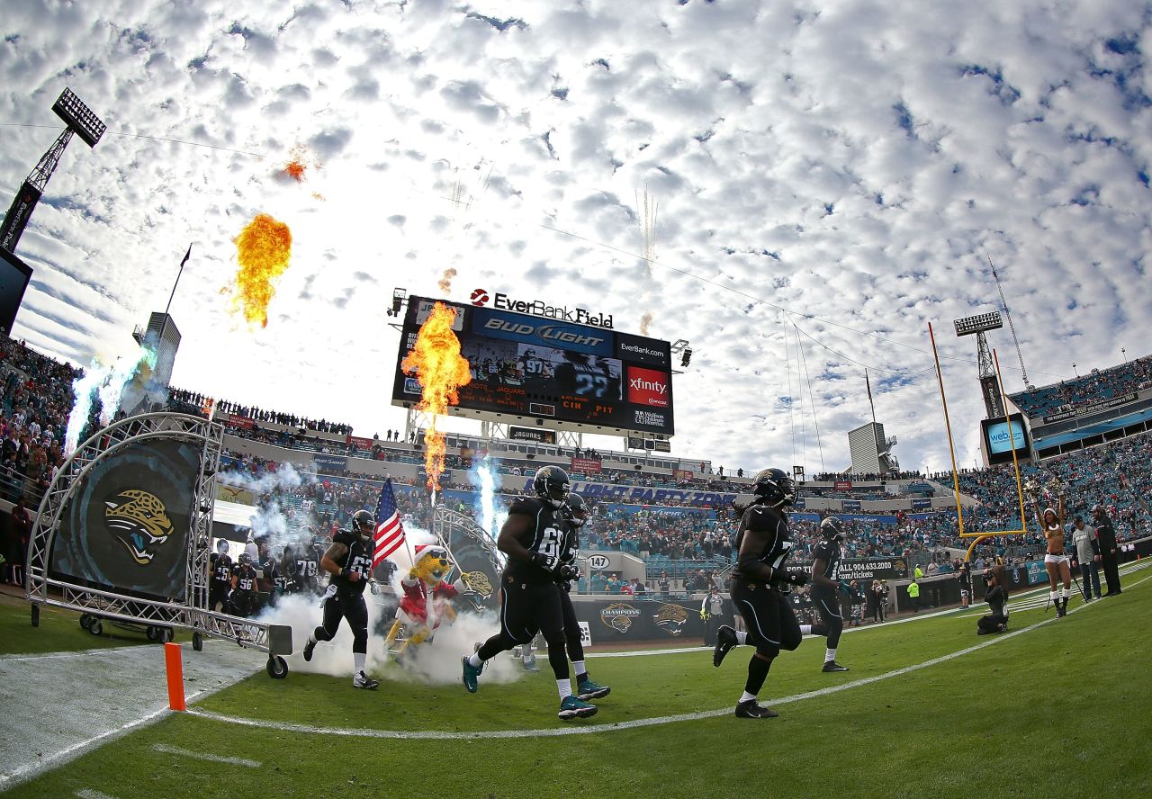 This season the Jacksonville Jaguars will unveil a fantasy football lounge at EverBank Field.The lounge will feature high-density Wi-Fi, more than 20 TV screens and Xbox gaming consoles among other amenities.