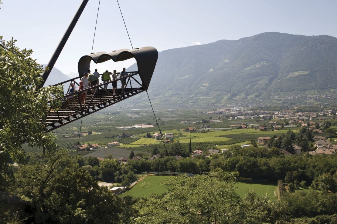 Spectacular views of Italy's most beautiful gardens. 
