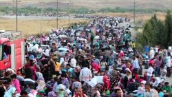 pkg shubert syria refugees crisis_00010324.jpg