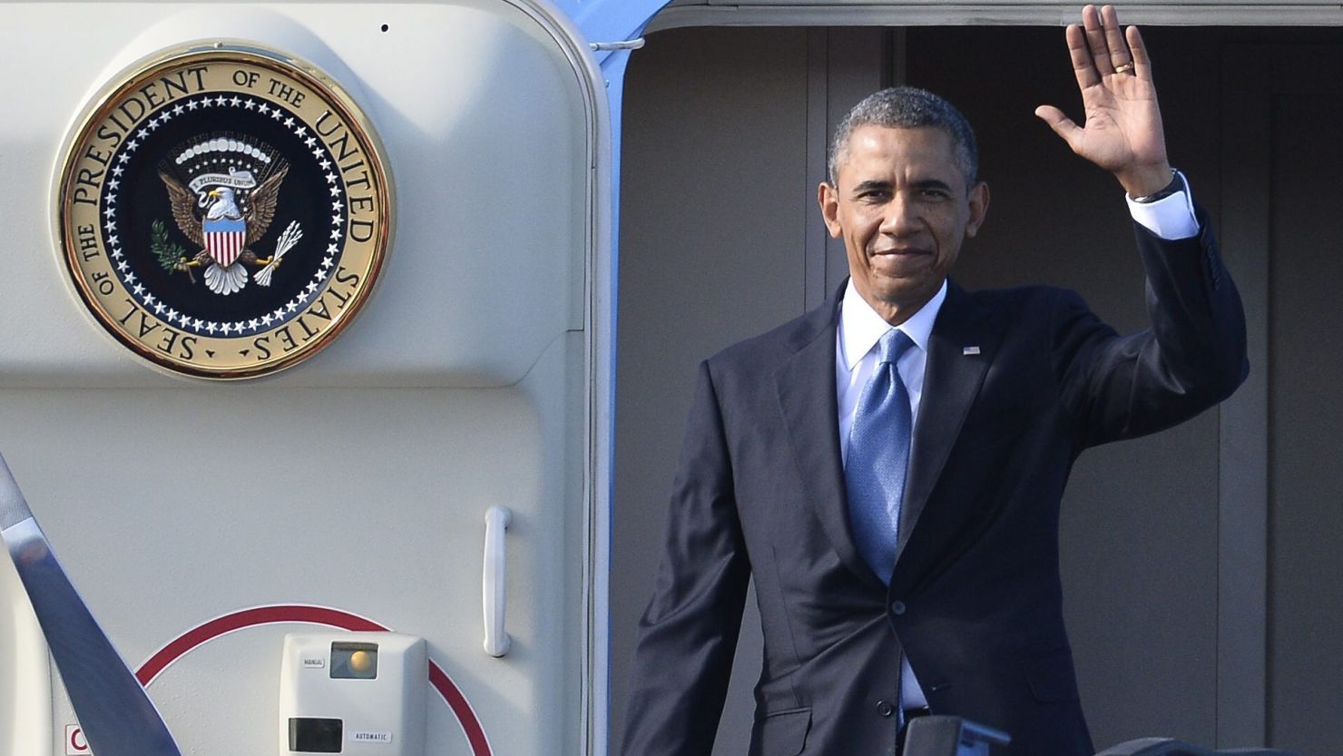 U.S. President Barack Obama waves as he arrives at the Arlanda Airport in Stockholm, Sweden, on September 4, 2013.