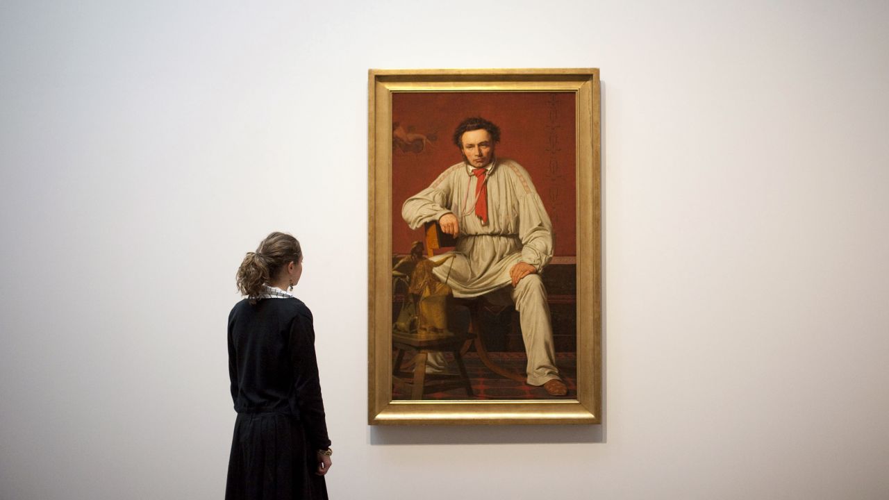 La National Gallery (Galería Nacional) está ubicada en Trafalgar Square en Londres. Su colección incluye pinturas de Europa Occidental desde el siglo XIII hasta el siglo XIX. Con más de 2.300 piezas, la colección del museo incluye obras de Botticelli, Leonardo, Miguel Ángel, Velázquez, Rembrandt y Van Gogh.<br />