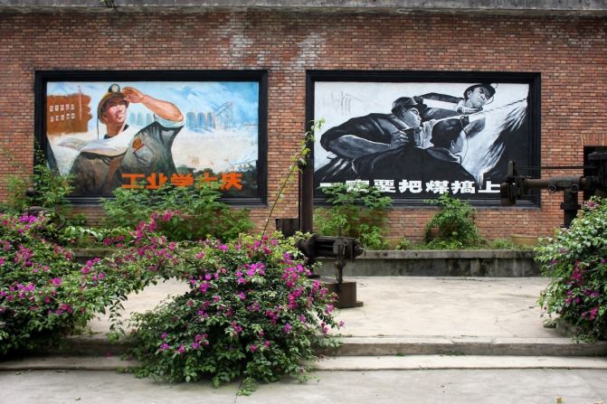 Cultural Revolution murals have been restored in Bagou. 