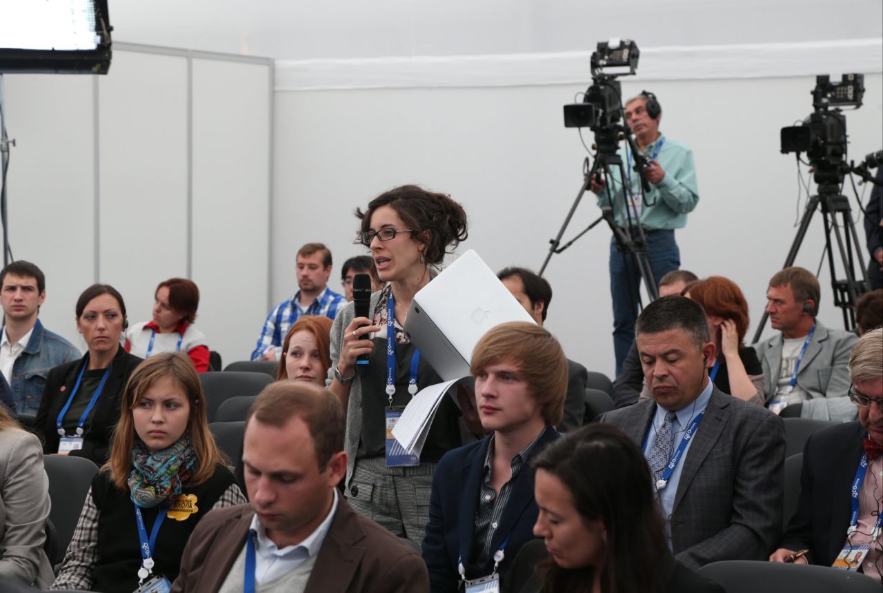 Journalists ask questions during a briefing at the G-20 summit on September 5 in St. Petersburg.