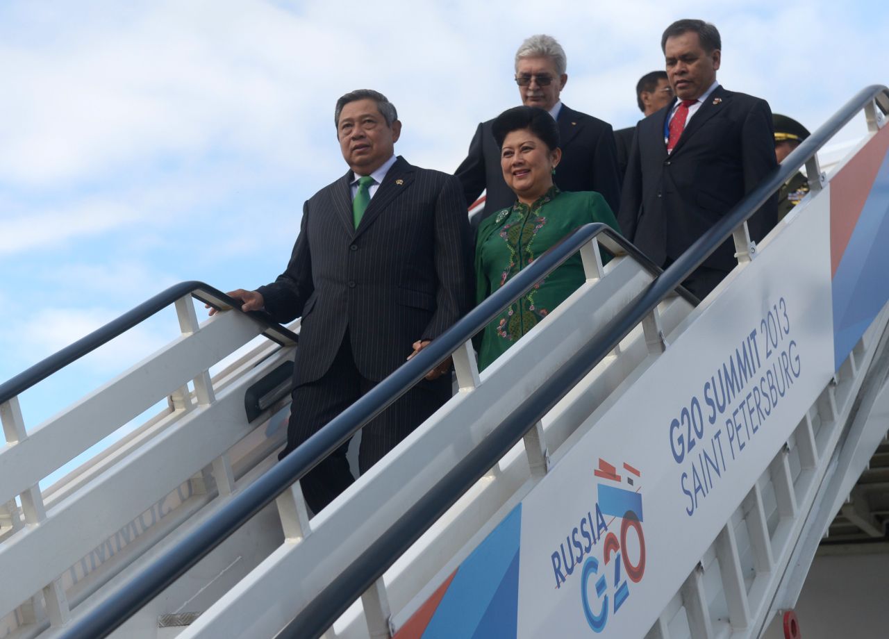 Indonesian President Susilo Bambang Yudhoyono and his wife, Kristiani Herawati Yudhoyono, arrive at the G-20 summit on September 5.