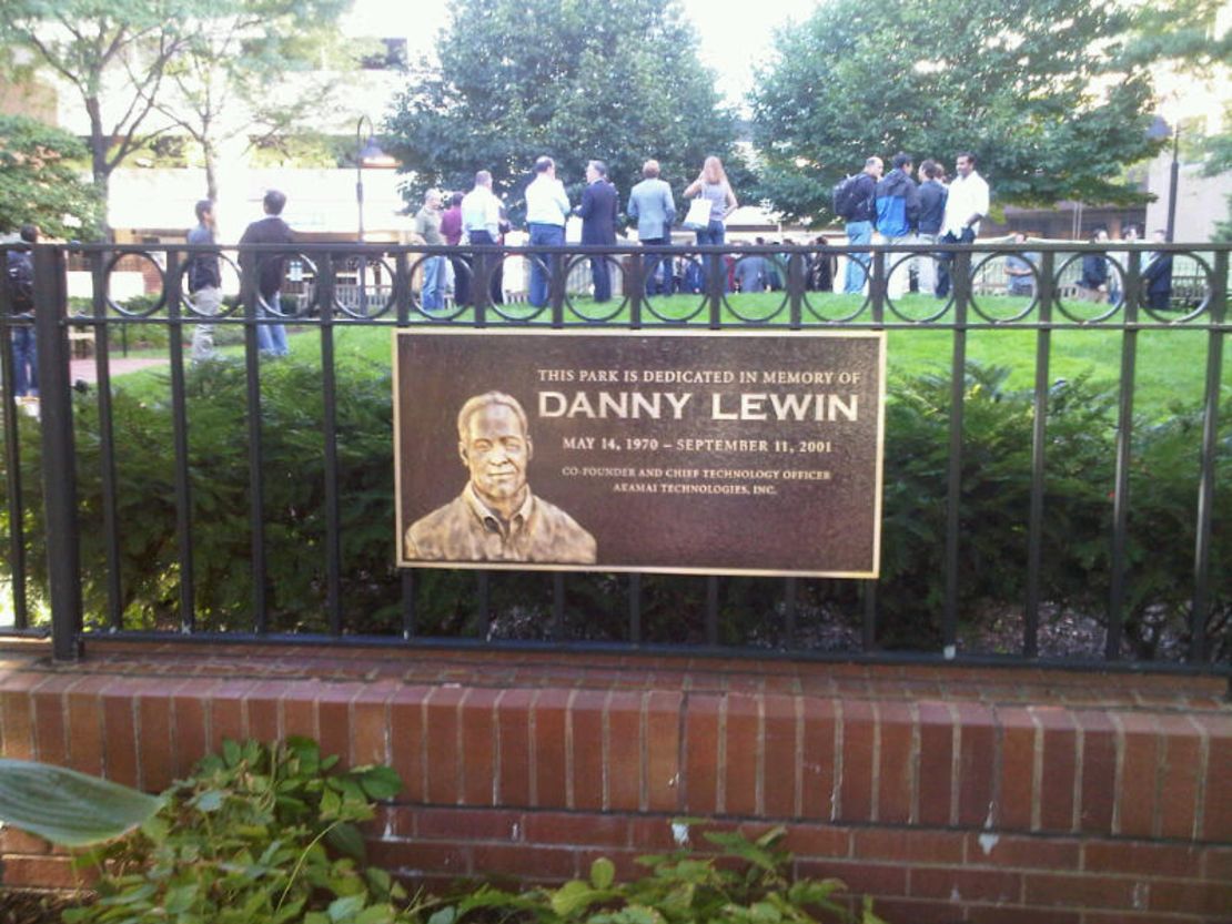 A park in Cambridge, Massachusetts, is named in Lewin's memory.
