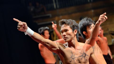 Wearing the simple black garb of rural peasants and using few props, "Eclipse" performers carry out audacious stunts.