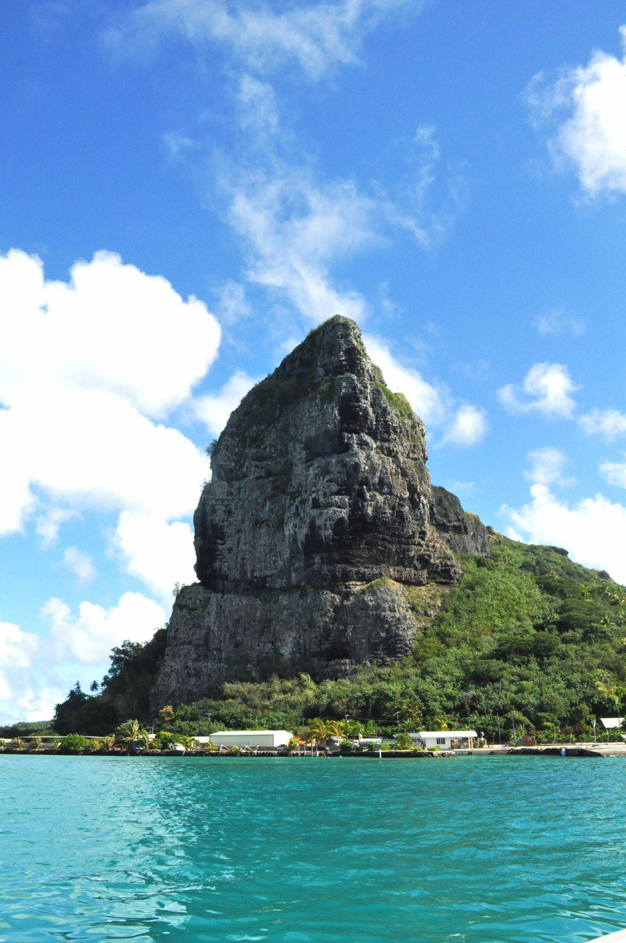 With its own high peaks, Maupiti is like a mini Bora Bora, without all the glitz. Its five islets are perfect for boat rides and beachside picnics. Mount Teurufaaitu is the highest point on the island, with incredible views of Raiatea, Bora Bora and Taha'a. 
