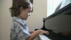 dnt 5 year old piano prodigy_00001607.jpg