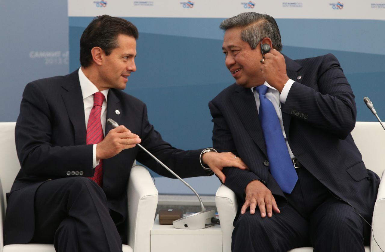 Mexico's President  Enrique Pena Nieto, left, talks with Indonesia's President Susilo Bambang Yudhoyono during a meeting on September 6.