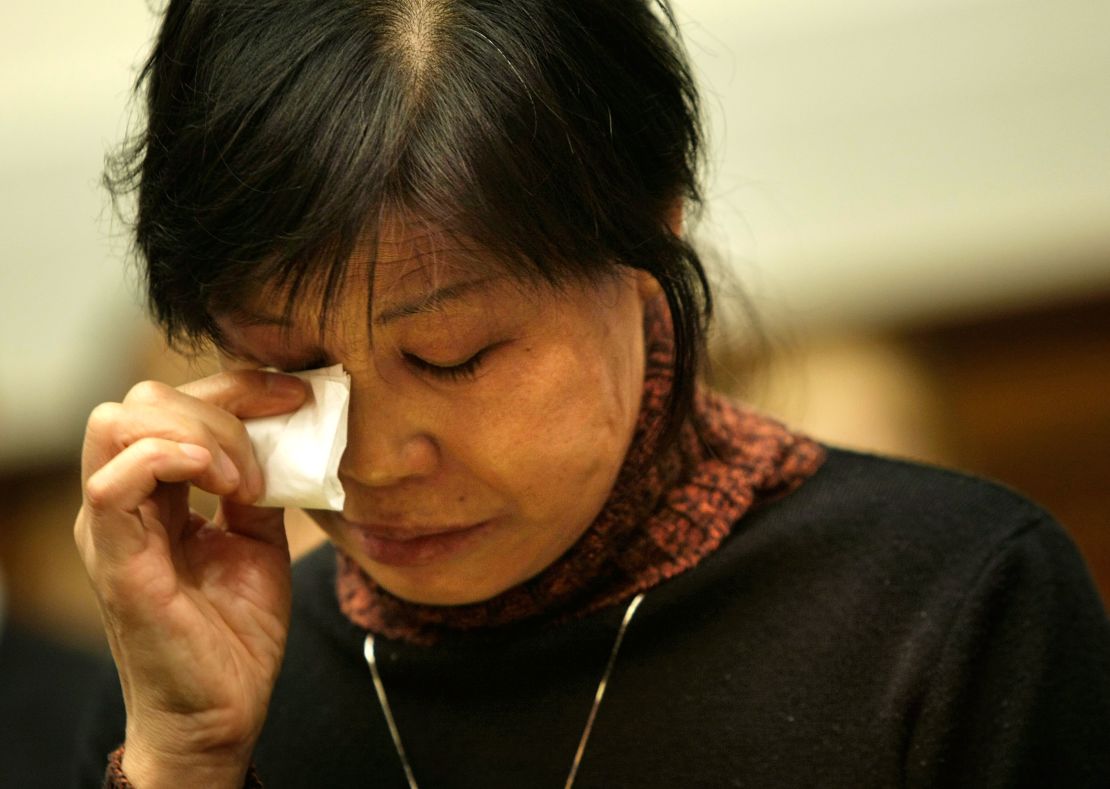 Gao Qin Sheng, Shi Tao's mother, cries during the U.S. hearing in Washington on November 6, 2007.
