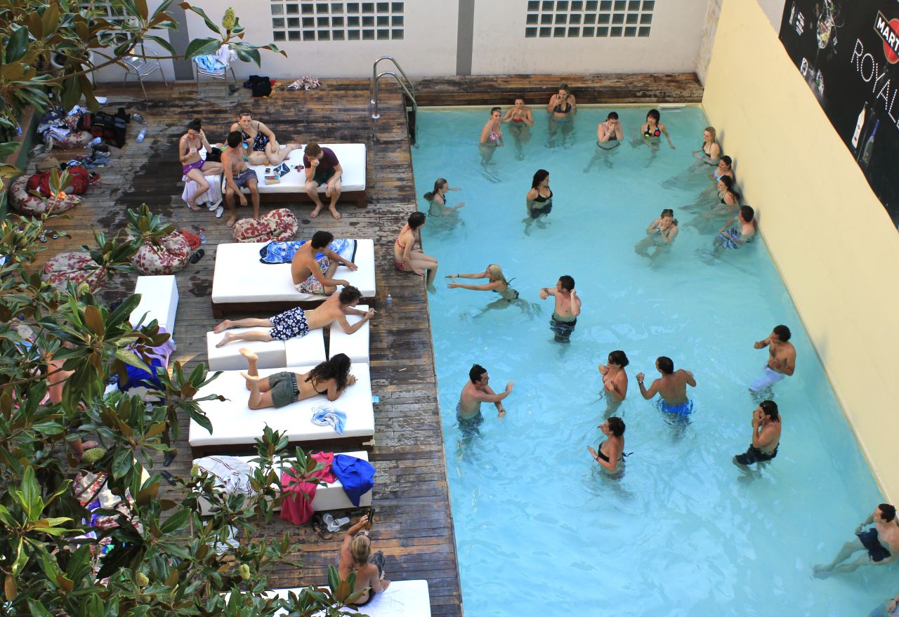 This hostel features a fun, soclal swimming pool perfect for outdoor laps. In wintertime, there's an indoor pool.