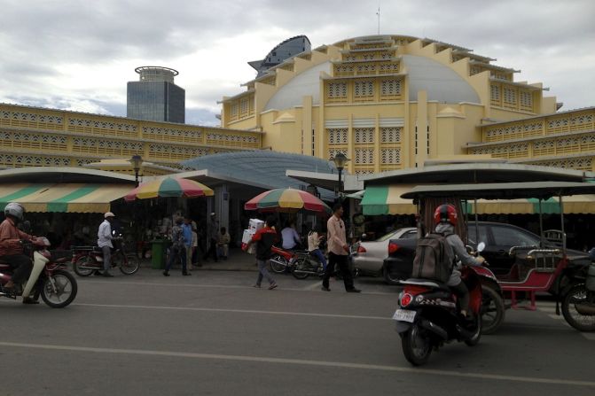 Phnom Penh's Central Market (Phsar Thmei) is a prime example of the city's art deco influences. Built in 1935, its four wings are filled with shops selling jewelry, clothing, household goods and brand-name knockoffs.  