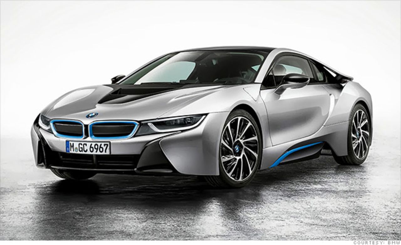El BMW i8 es un vehículo deportivo híbrido eléctrico que saldrá a la venta en los Estados Unidos en la primavera del próximo año con un precio de venta de alrededor de $136.000