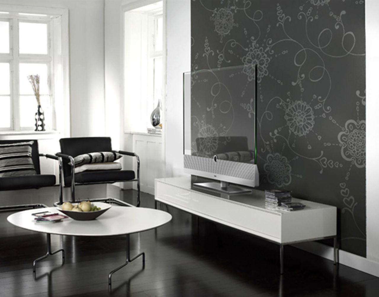 Lo ves, y ahora no lo ves. Este<a href="http://www.yankodesign.com/2011/02/03/look-carefully-it%E2%80%99s-a-transparent-tv/" target="_blank" target="_blank"> TV</a> transparente se mimetiza con la pared cuando no está encendido.