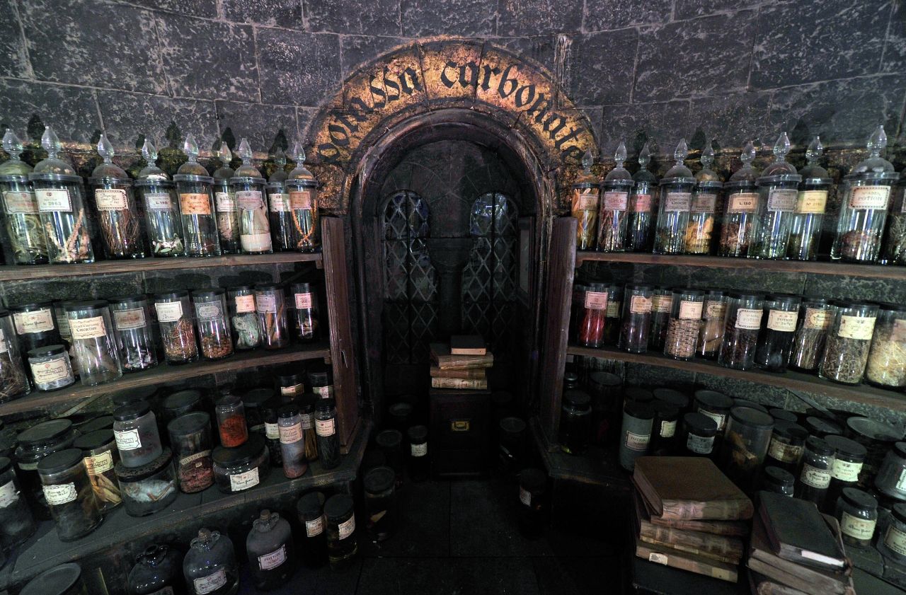 Un recorrido por el set de las películas de Harry Potter en el Warner Bros. Studio Tour London - The Making of Harry Potter, en Leavesden Studios en Watford, Inglaterra.