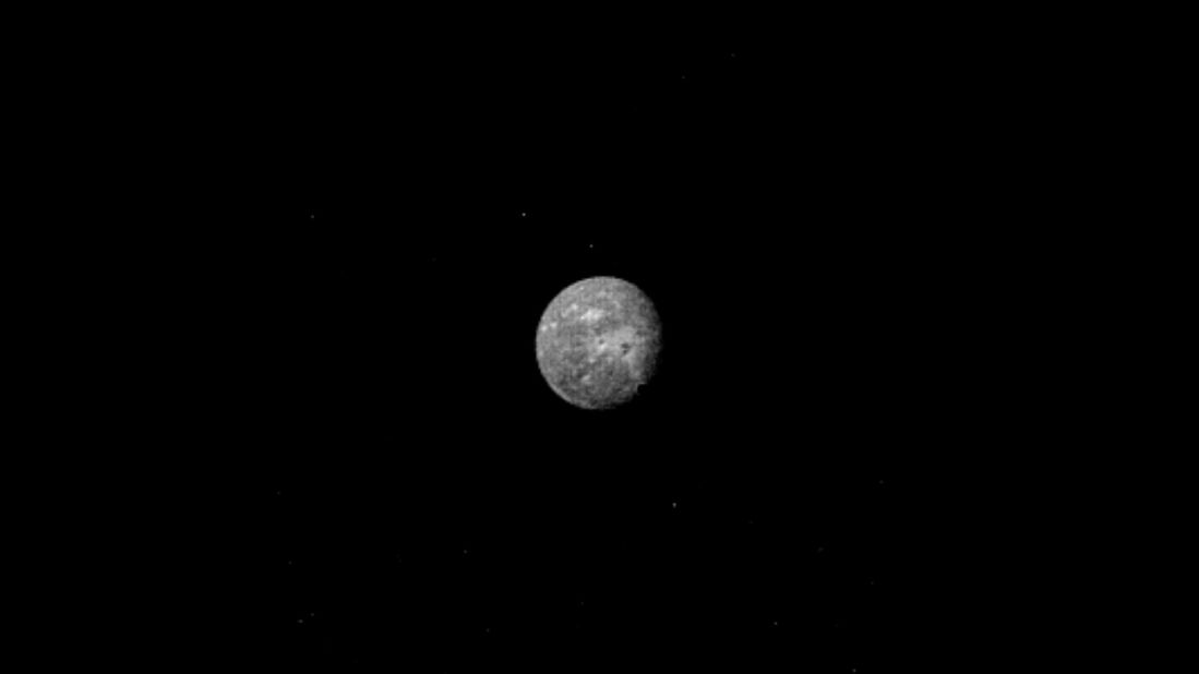 Uranus' outermost and largest moon, Oberon, is seen in this Voyager 2 image, obtained January 22, 1986, 