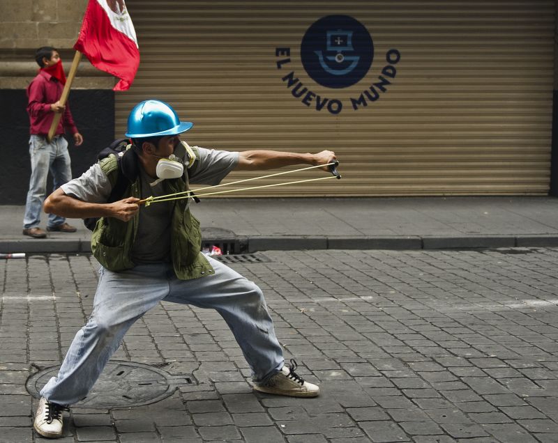 Policía Desaloja A Los Maestros Del Zócalo | CNN