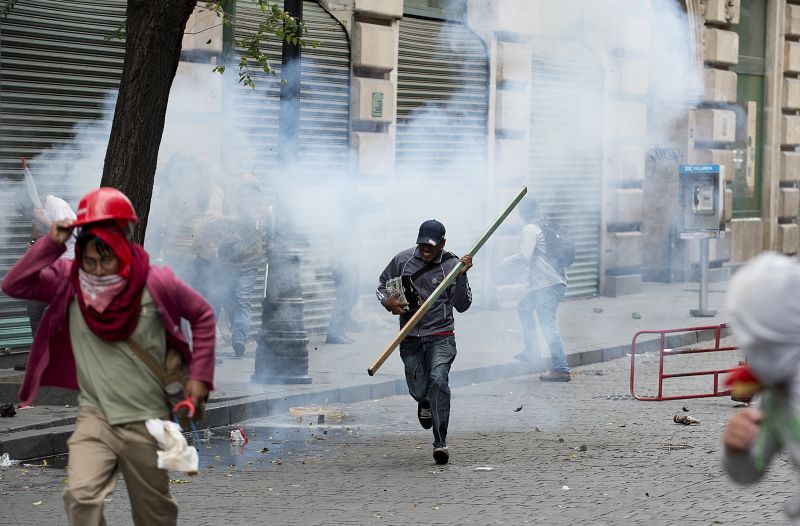 Policía Desaloja A Los Maestros Del Zócalo | CNN