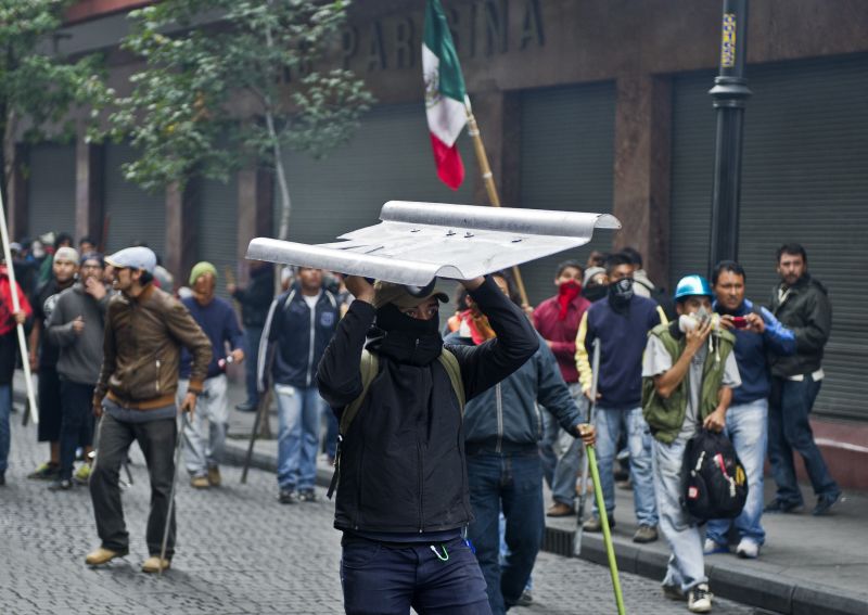 Policía Desaloja A Los Maestros Del Zócalo | CNN