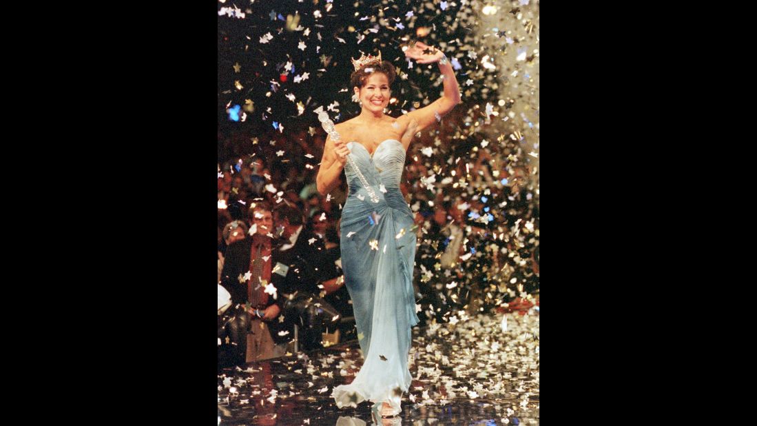 Heather Renee French, Miss America 2000, is showered with confetti as she walks down the runway after being crowned at the conclusion of the Miss America Pageant.