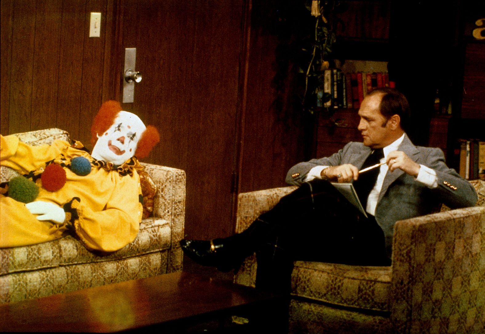 Newhart counsels a clown about his problems in a 1972 episode of "The Bob Newhart Show."