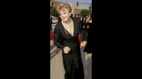 "Murder, She Wrote" star Angela Lansbury killed in a sleek black gown at the 1987 awards show.