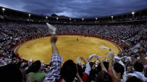 Matador Jose Tomas greets the public during a bullfight in Granada on May 23, 2008. 