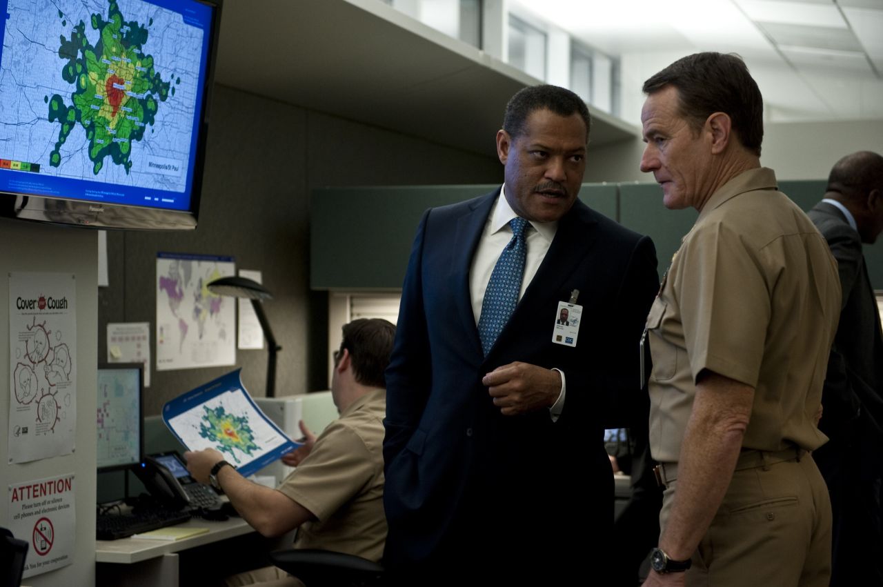 Cranston es una de las muchas estrellas en "Contagion" de 2011, junto a Laurence Fishburne.