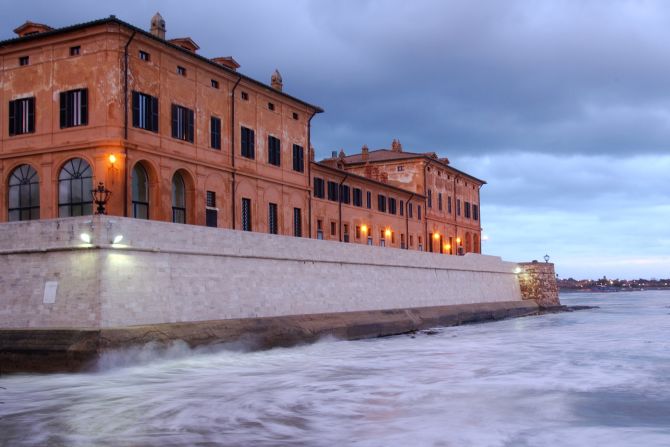 La Posta Vecchia was built in the mid-17th century by the Renaissance Prince Orsini. In the 1960s, oil tycoon J.P. Getty bought and restored it, salvaging many original artifacts while simultaneously reinvigorating the palace with pieces from his own art collection. 