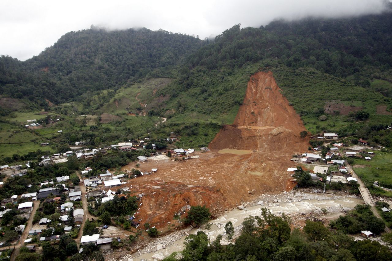 An aerial view shows the extent of a landslide that wiped out part of La Pintada.