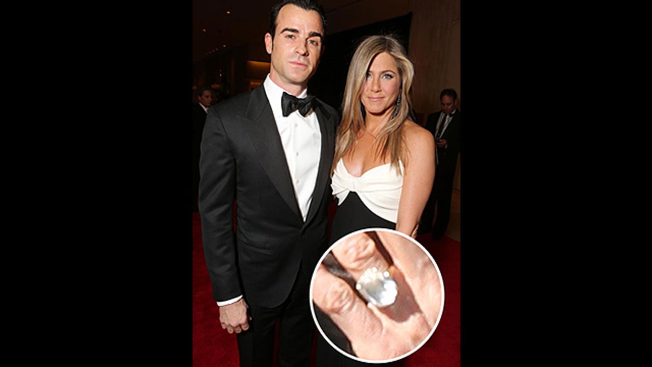 Justin Theroux popped the question to Jennifer Aniston on his 41st birthday with the help of this massive sparkler.<br />