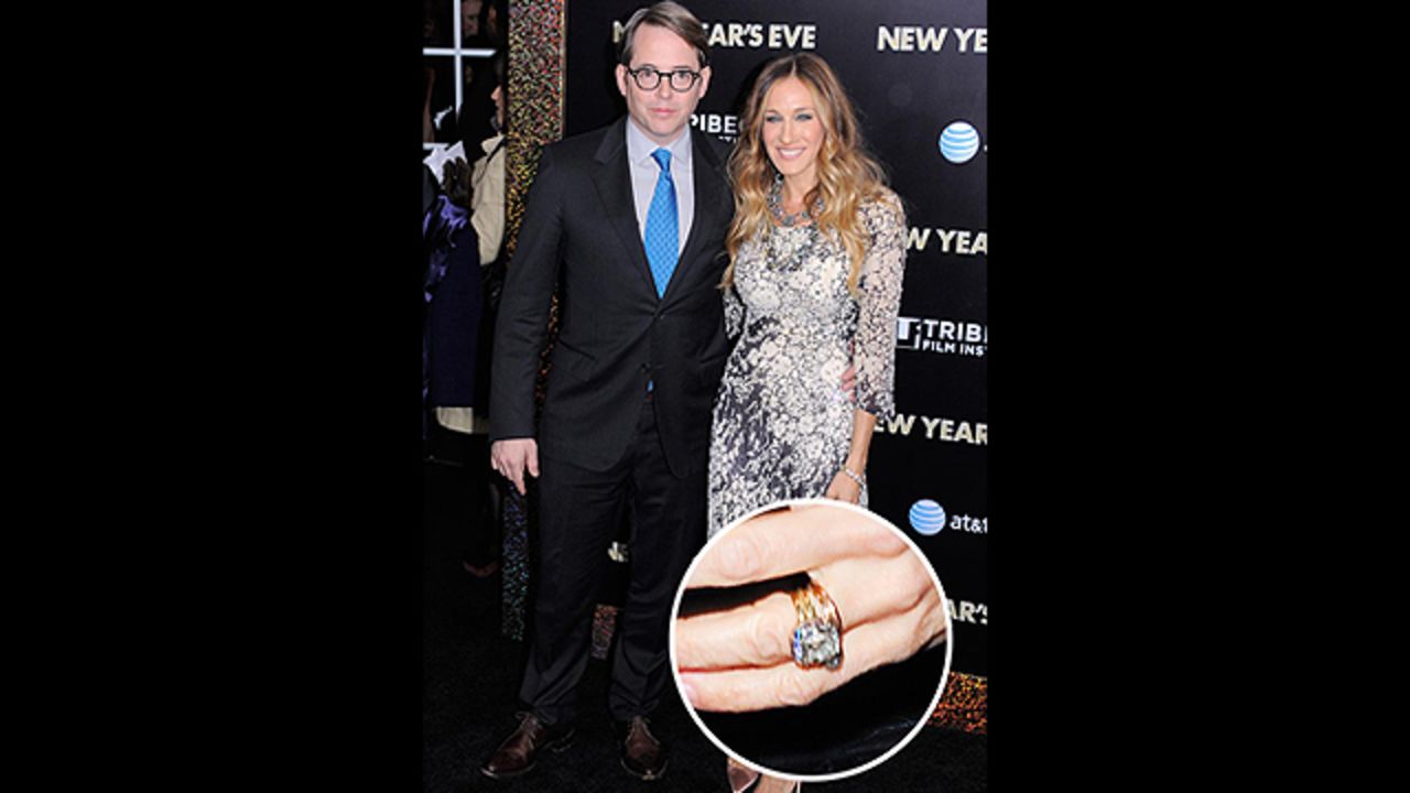 Uno de los matrimonios más duraderos de Hollywood comenzó cuando Matthew Broderick le dio a Sarah Jessica Parker este hermoso anillo de oro y diamante.<br />