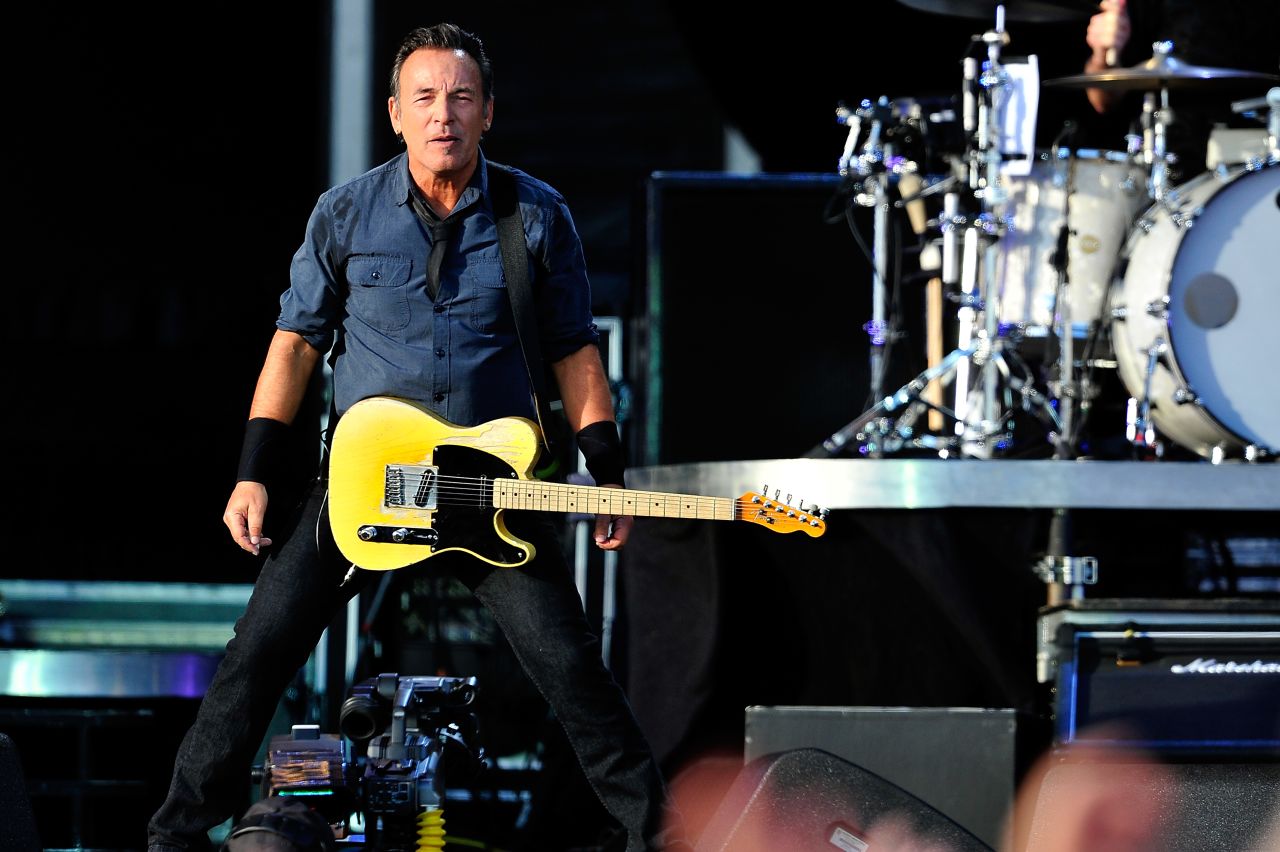 At a concert in Ireland in July,  American rocker Bruce Springsteen devoted one of his songs to local jockey JT McNamara. The Irishman has been paralyzed from the neck down after a fall in March this year. 