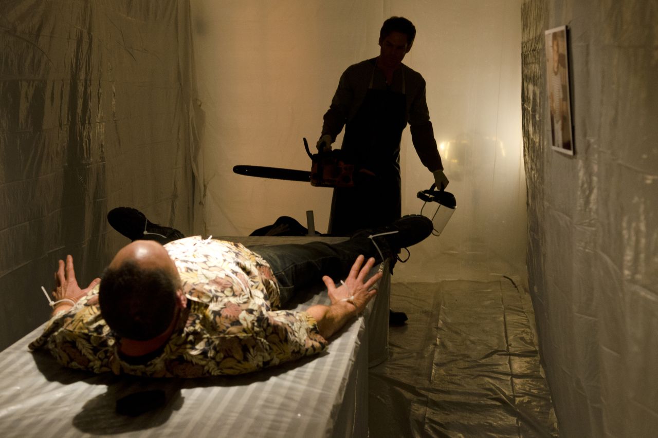 Dexter gets final revenge for the death of his mother when he kills Hector Estrada, the drug kingpin who ordered her death.