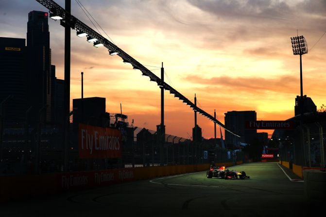 The German is seeking to win F1's first and only night race for the third year in a row.