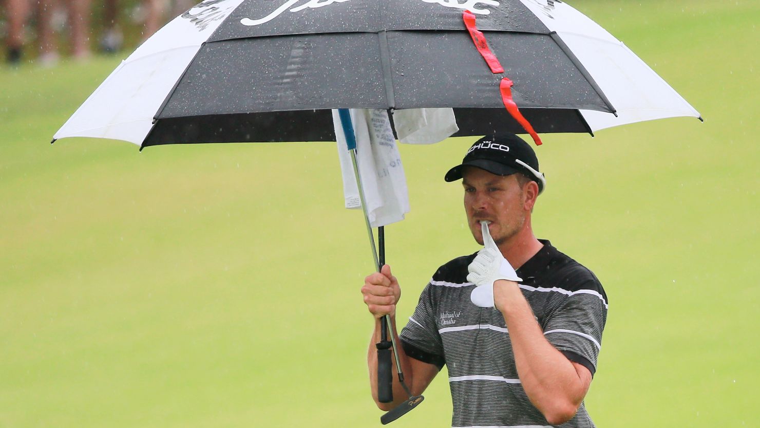 Tour Championship leader Henrik Stenson struggled to cope as wet weather hit the field during Saturday's third round. 