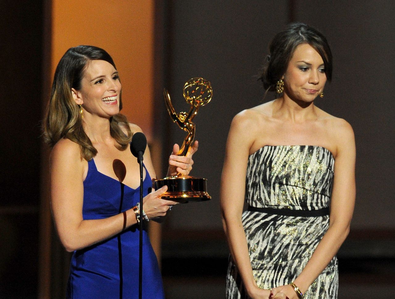 Mejor guión en una serie de comedia: Tina Fey y Tracey Wigfield por "30 Rock".