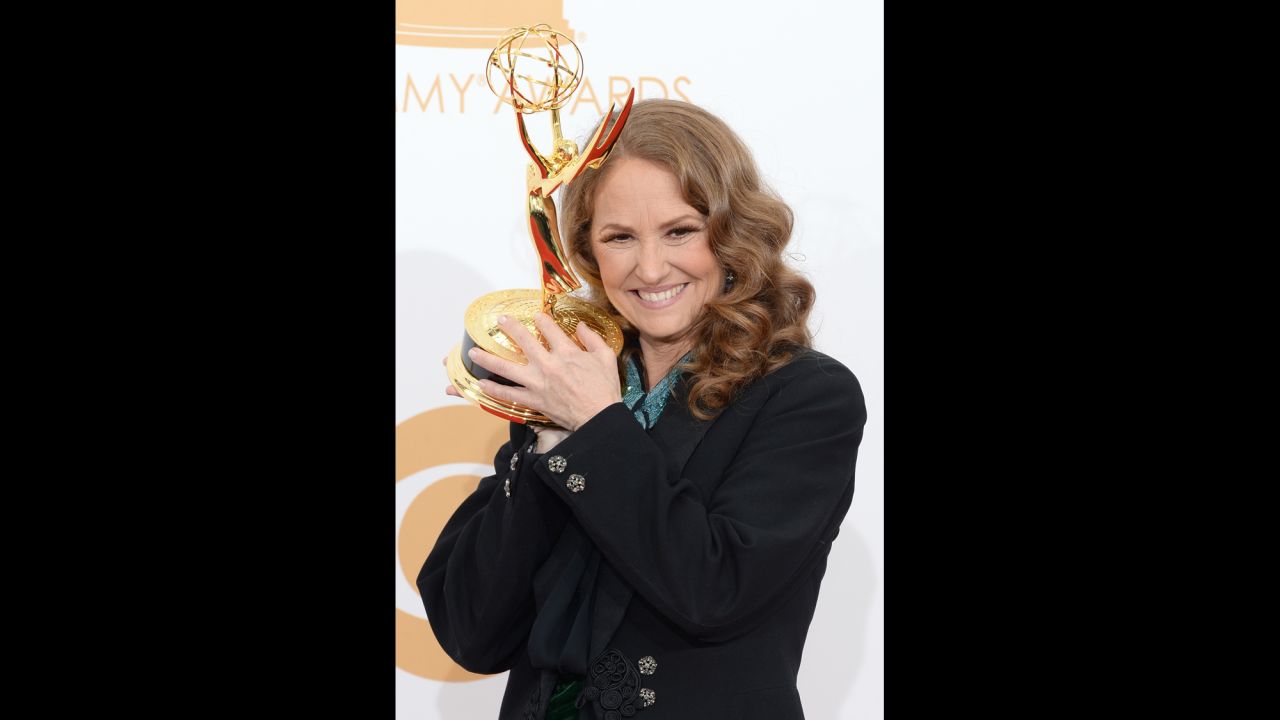 Mejor actriz de reparto en serie de comedia: Melissa Leo por "Louie"