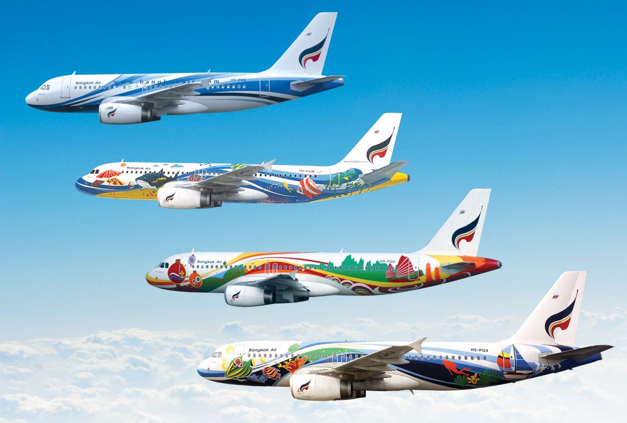 Bangkok Air ha adornado su flota de aviones con prácticamente todo: desde flores y paraguas hasta personajes de caricaturas. Algunos de los diseños más recientes presentan a las mascotas de la aerolínea, como Sky, Sunshine, Rocky y Daisy.<br />