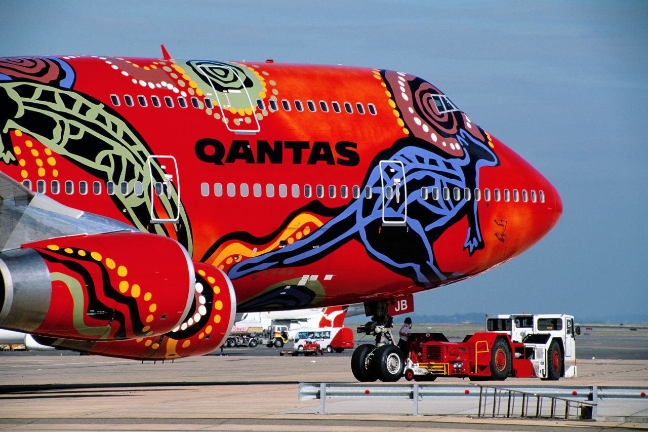 Qantas, la aerolínea de bandera australiana, tiene algunos de los diseños más coloridos del mundo. Los dibujos en los aviones Wunala y Yanayi Dreaming están inspirados en historias aborígenes del país oceánico.<br />