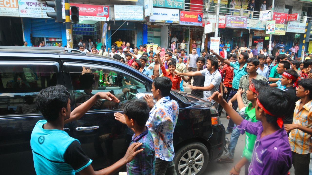 Protesters stop a vehicle in Gazipur.