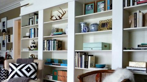 <a href="http://ireport.cnn.com/docs/DOC-1035316">Kristin Cadwallader's</a> library is constantly growing, she said, and<a href="http://bliss-athome.com/" target="_blank" target="_blank"> she restyles</a> her bookshelves all the time. Got a question about how she achieved this decor? Ask her in the comments section, below.