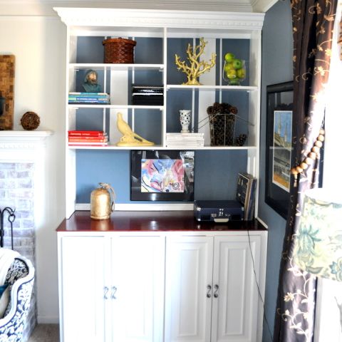 <a href="http://ireport.cnn.com/docs/DOC-1035045">Tracie Stoll</a> created a striped paint treatment to add interest to her built-in bookshelves, but her focus is mainly captured by the family heirlooms on the shelves. To find out more about the <a href="http://cleverlyinspired.com/" target="_blank" target="_blank">paint treatment</a>, ask Stoll in the comments section below.