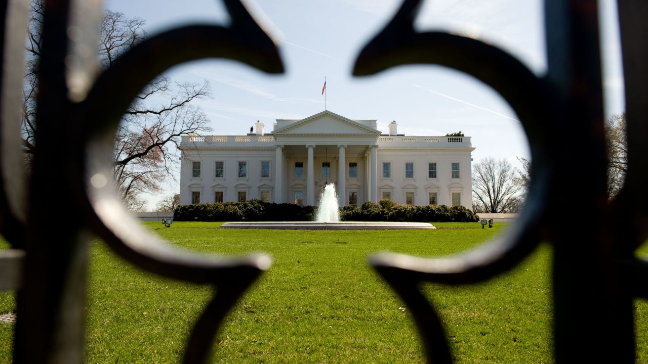 White House fence.file.gi
