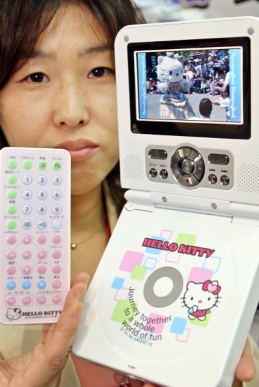 Un DVD portátil, ideal para mirar las caricaturas de Hello Kitty.