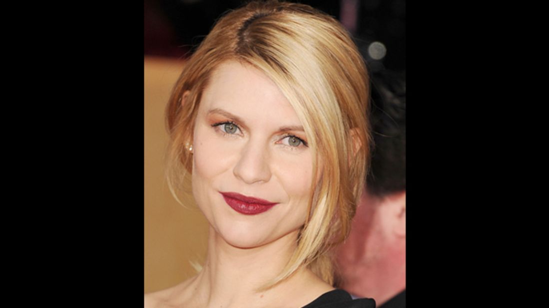 Claire Danes' fall look of muddled wine lips and golden eyes was created by makeup artist Matin Maulawizada.