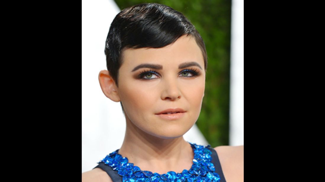 Ginnifer Goodwin is beautiful in blue with a makeup look created by Mai Quynh.