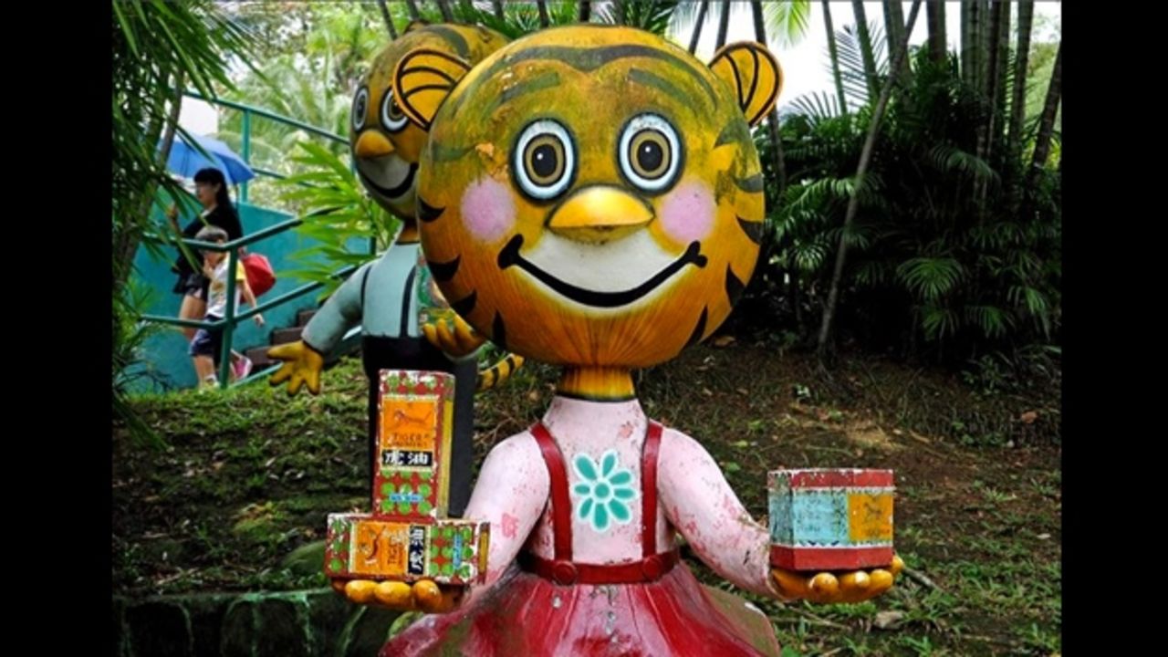 La familia Aw llevó al mundo la pomada del Tigre, algo nada sorprendente en vista de todo el dolor que hay en Villa Haw Par.