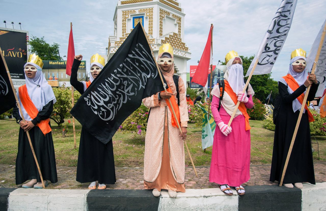 Muslim women stage a protest against the Miss World contest in Banda Aceh, northern Sumatra island, on September 14.