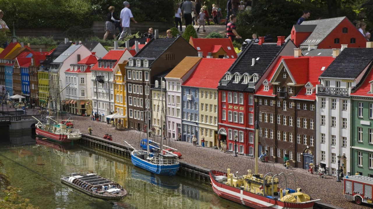 Look familiar? It's Copenhagen's Nyhavn district again (see top of page), this time as rendered at Legoland Denmark.